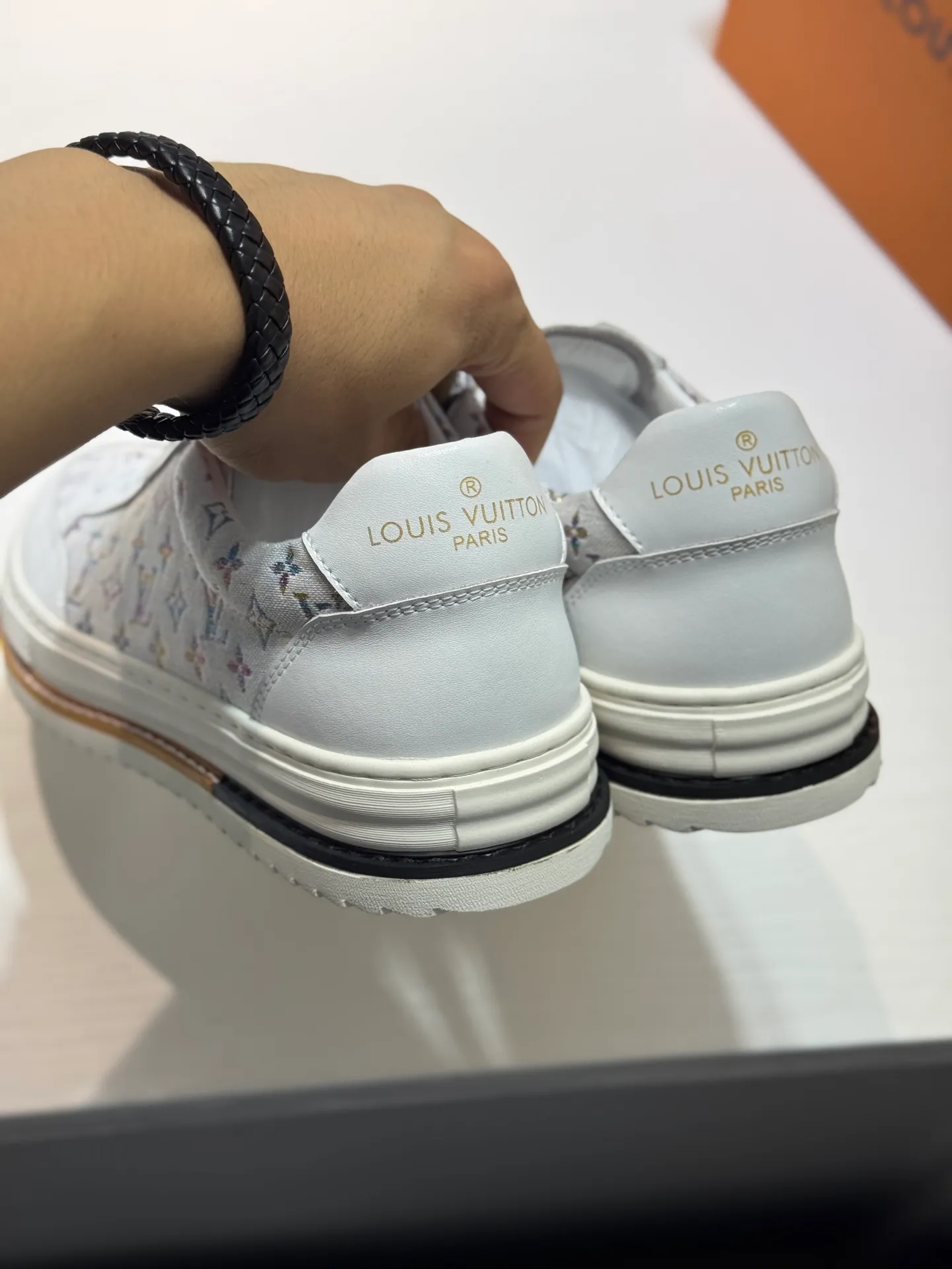 Men's shoes 💰400 [New style] 🌂🌂Top original order - Louis Vuitton®️ Trendy and fashionable yet low-key men's casual shoes, LV special fabric pattern on the upper, comfortable and breathable, sheepskin lining, original rubber outsole, 3 colors available ~ a must-have for sportsmen. Size: 38-44 (45 customized